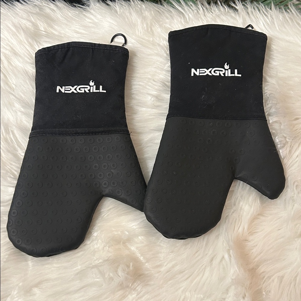 Nexgrill Silicone Oven Mitts